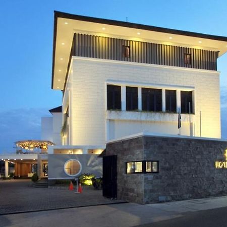 Helios Hotel & Convention Watampone Exterior foto