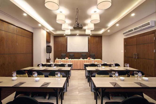 Helios Hotel & Convention Watampone Exterior foto